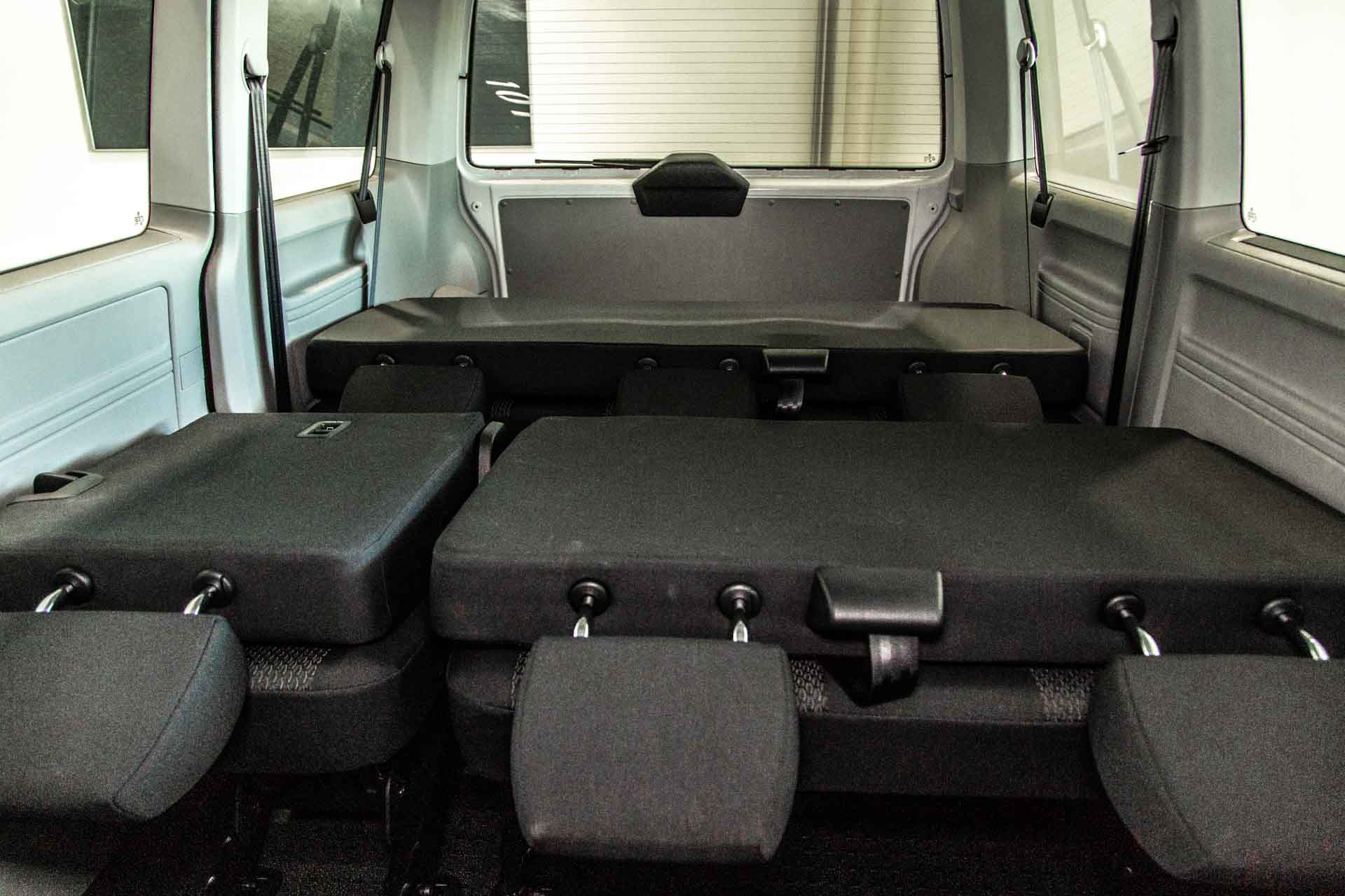 Фото багажника фургона-микроавтобуса  Фольксваген Каравелле