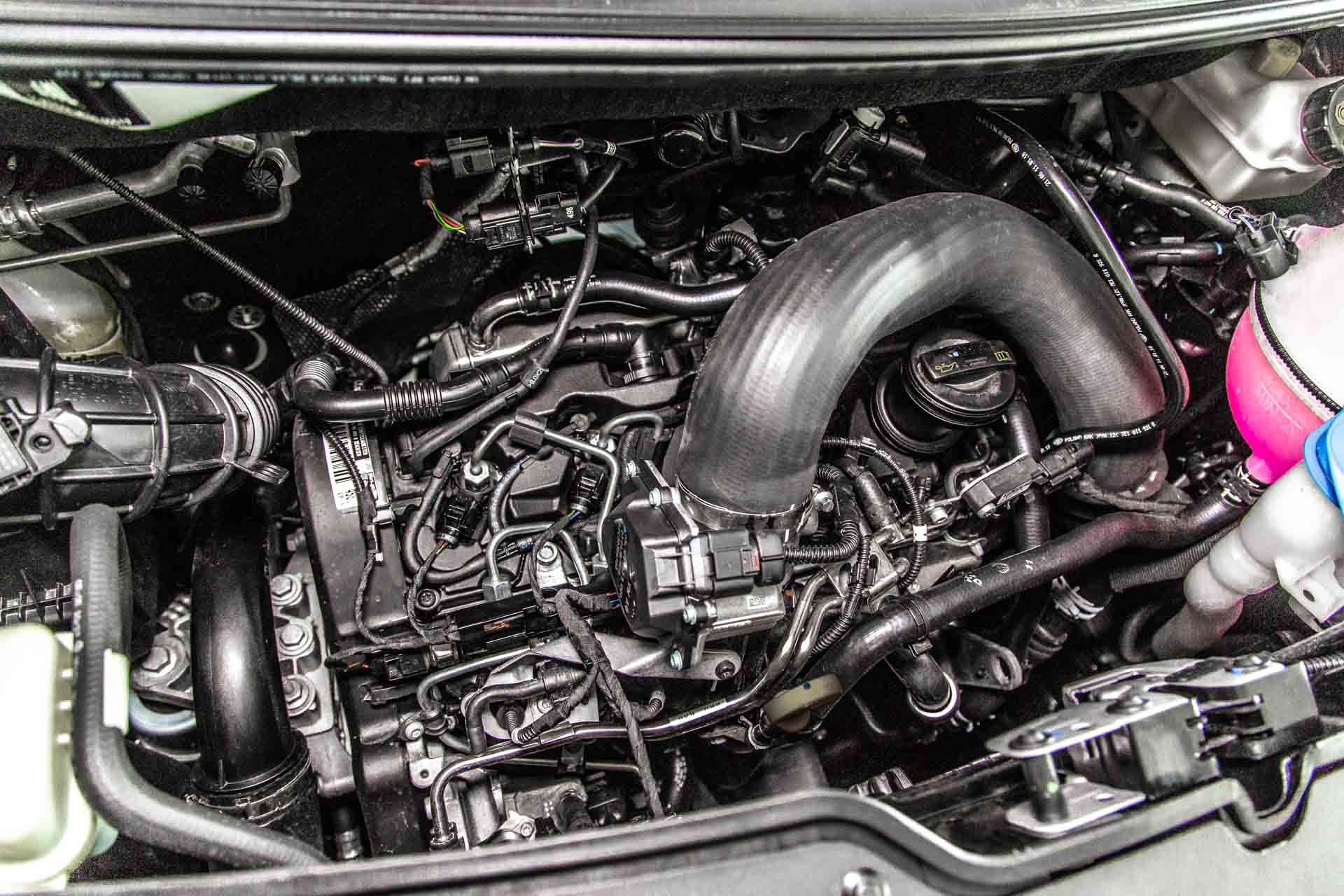 Фото двигателя фургона Фольксваген Каравелле