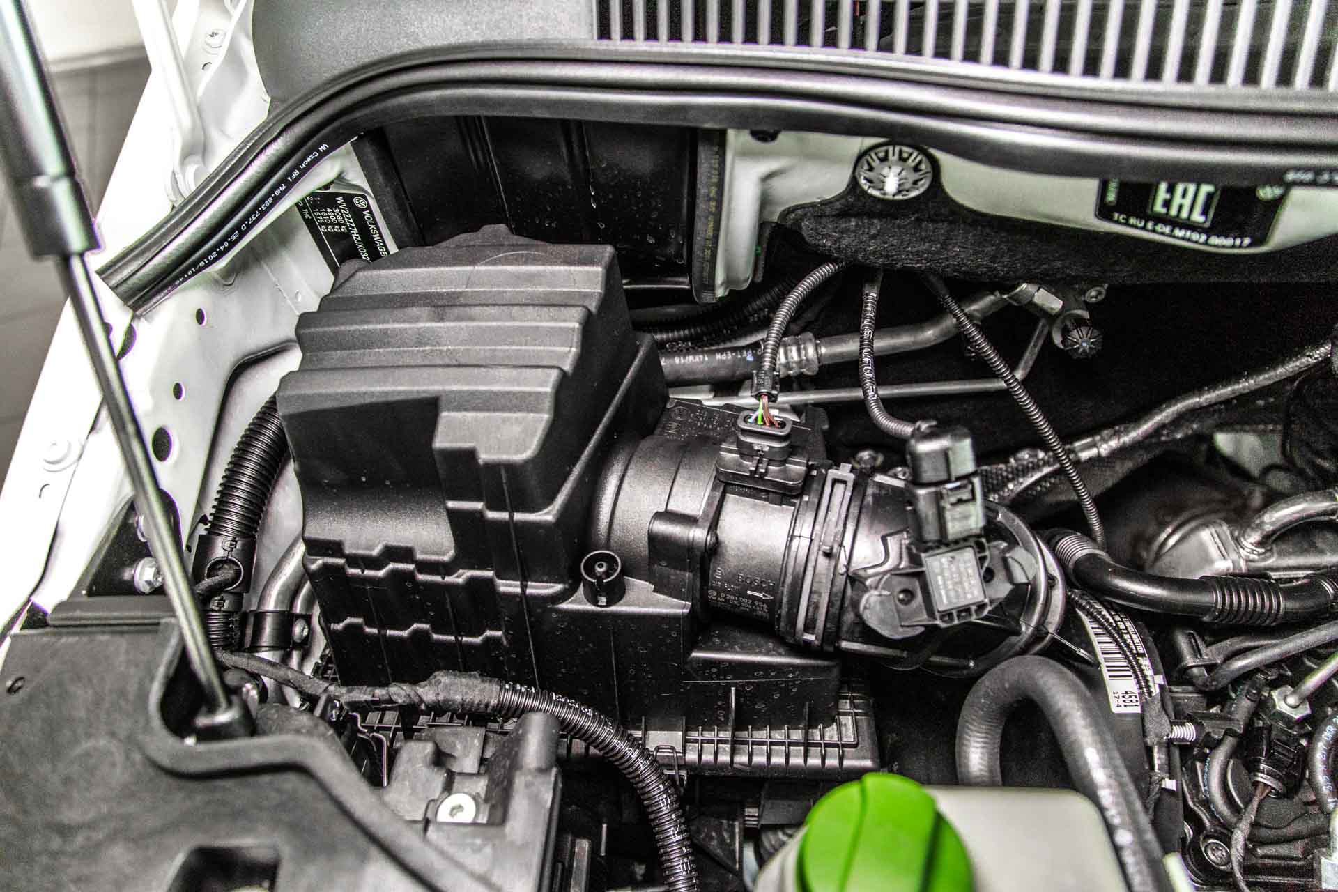 Фотография моторного отсека Volkswagen Caravelle
