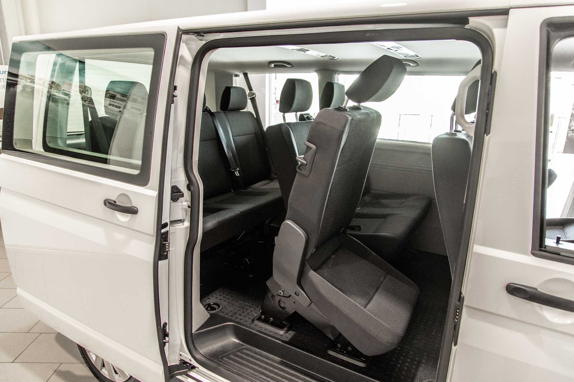 Фото отделки салона фургона-микроавтобуса Volkswagen Caravelle