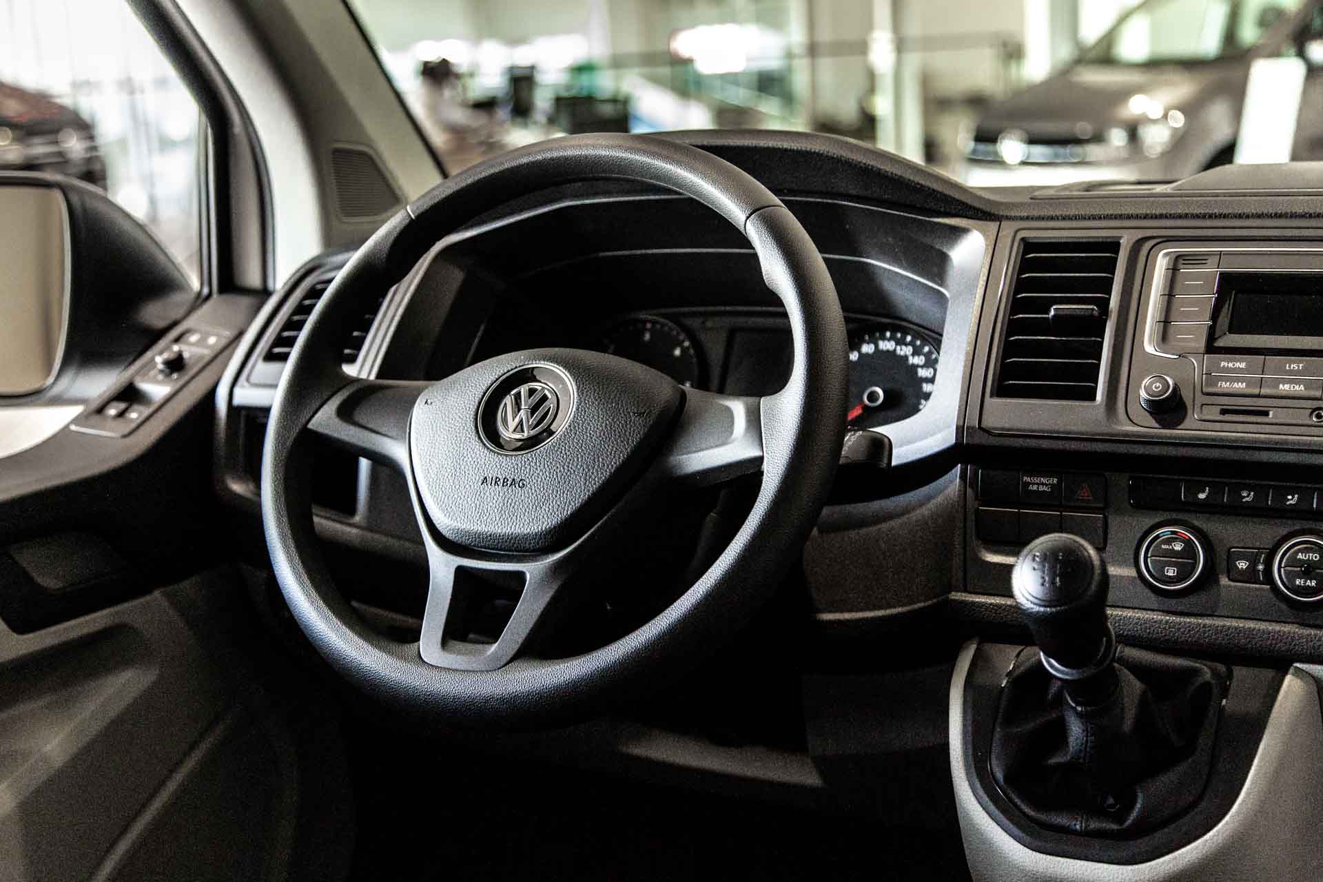 Фотография кокпита Volkswagen Caravelle