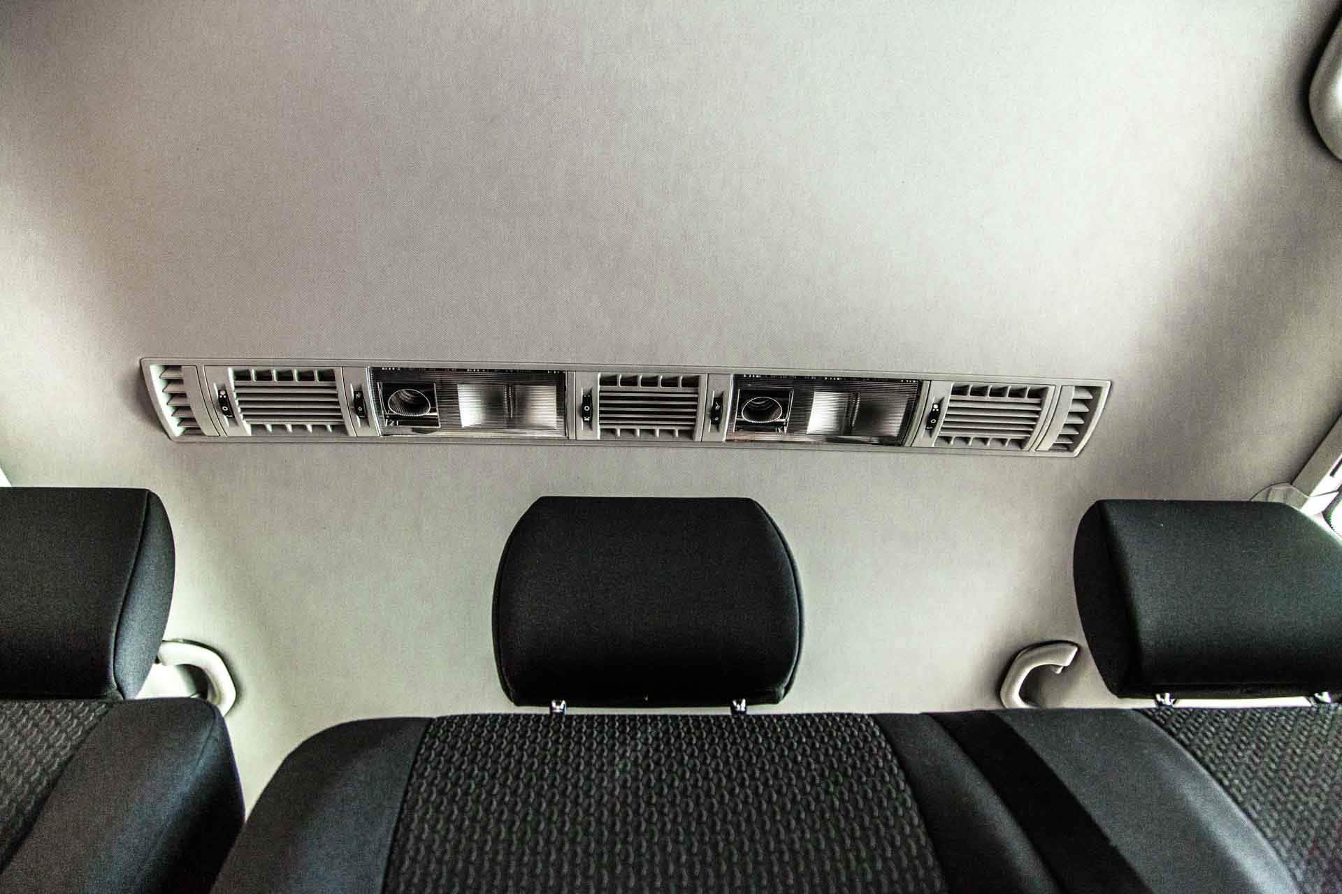 Фото пассажирского салона фургона-микроавтобуса Volkswagen Caravelle
