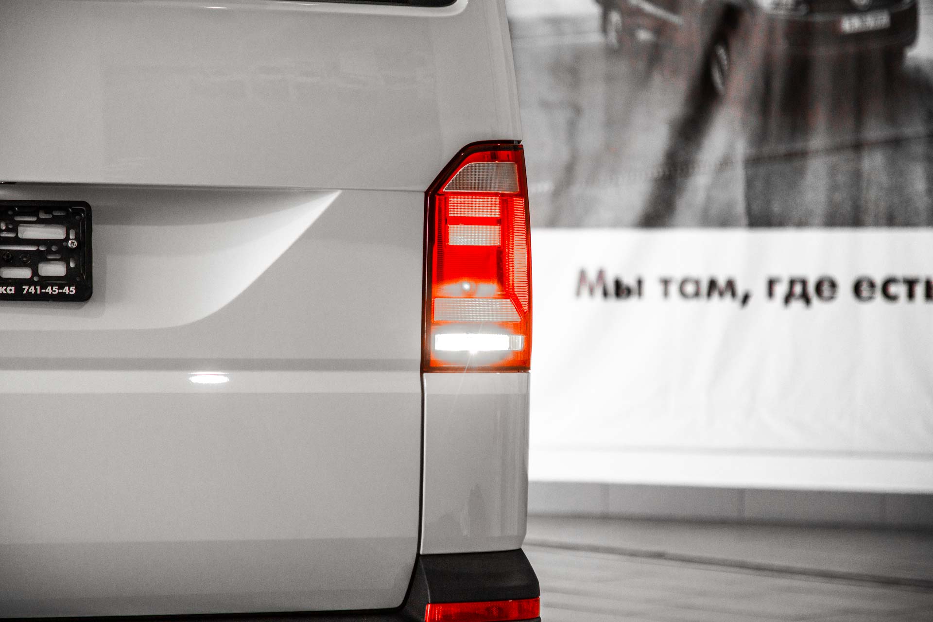 Фотография задних фонарей Volkswagen Caravelle