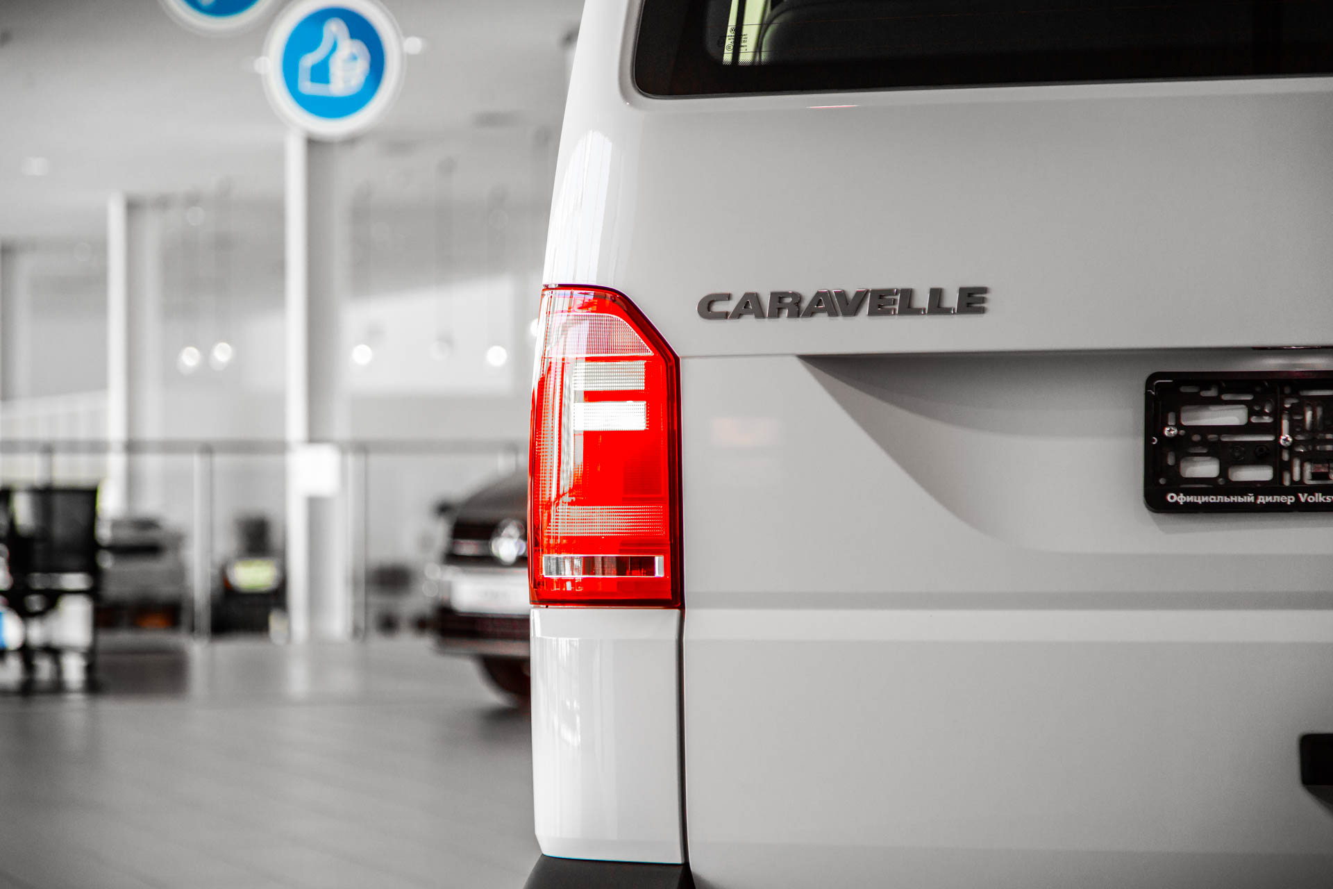 Фото заднего бампера фургона-микроавтобуса Volkswagen Caravelle