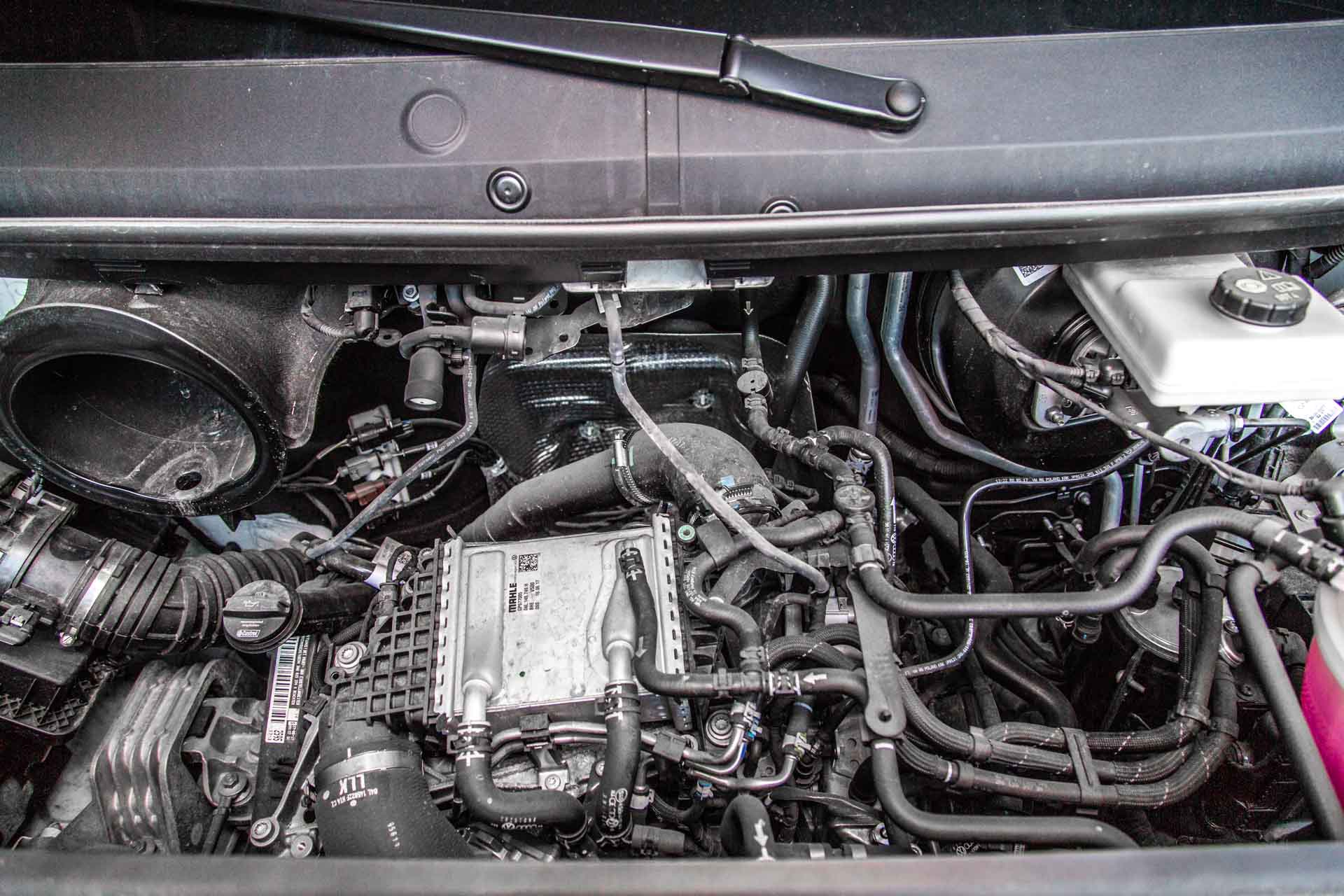 Фото двигателя и моторного отсека фургона Фольксваген Крафтер