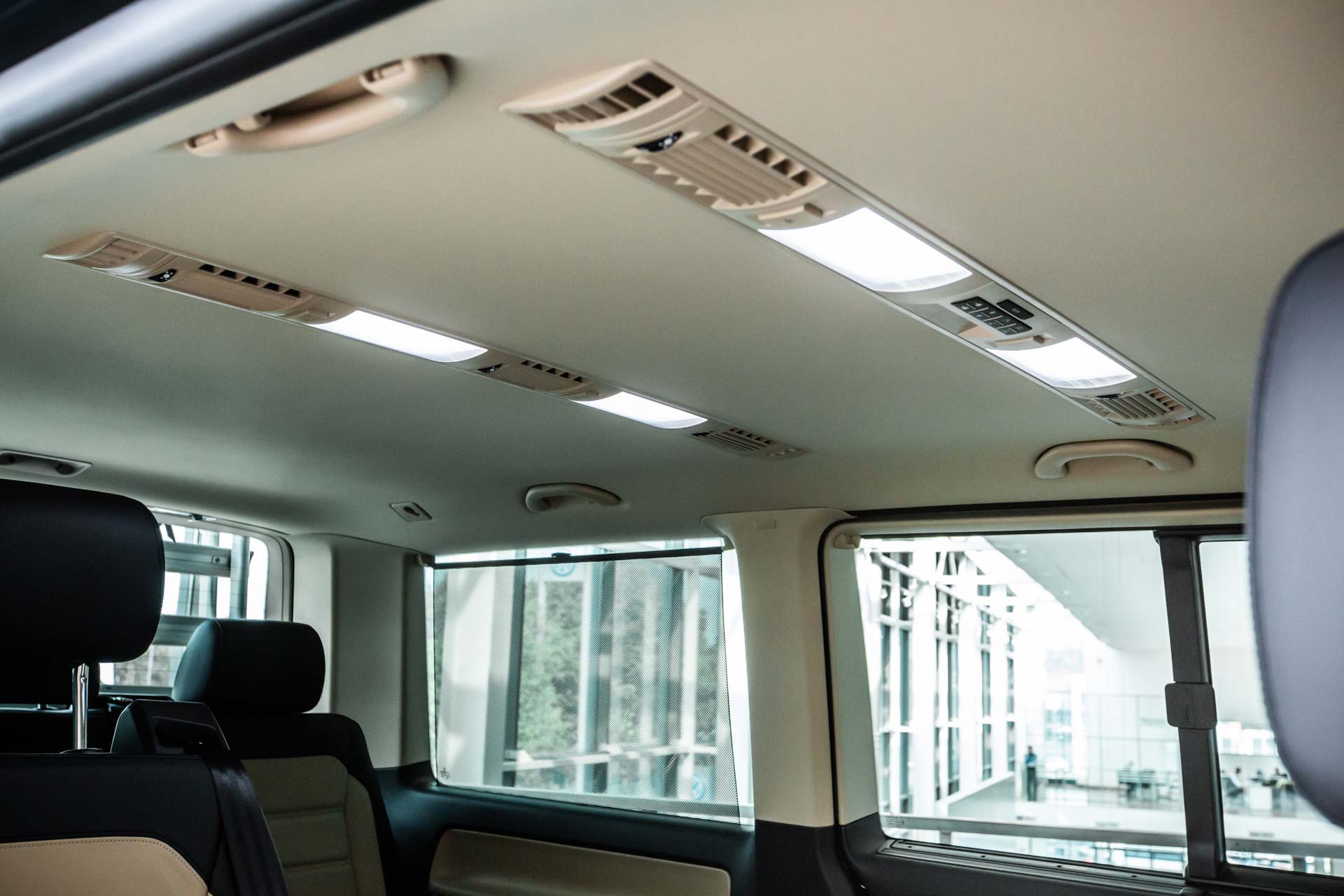Фото салонного зеркала фургона-микроавтобуса  Фольксваген Мультиван
